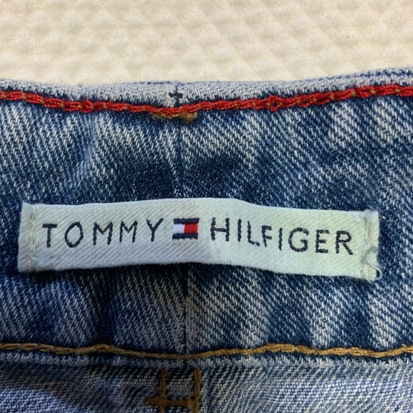 Tommy Hilfiger Shorts - Picture 2 of 5
